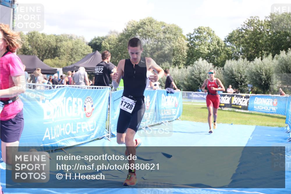 25.08.2024 - Elbe Triathlon Hamburg H.Heesch http://msf.ph/oto/6880621 25.08.2024 12:26:48 Ziel 1484, 1728, 1732 meine-sportfotos.de