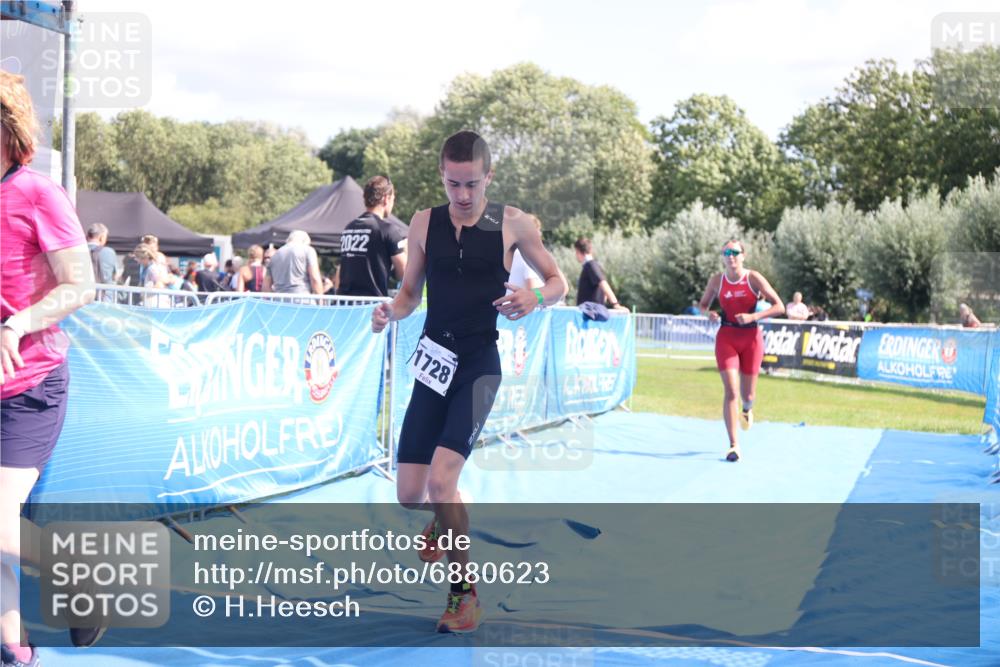 25.08.2024 - Elbe Triathlon Hamburg H.Heesch http://msf.ph/oto/6880623 25.08.2024 12:26:49 Ziel 1484, 1728, 1732 meine-sportfotos.de