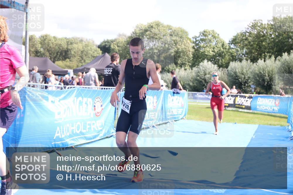 25.08.2024 - Elbe Triathlon Hamburg H.Heesch http://msf.ph/oto/6880625 25.08.2024 12:26:49 Ziel 1484, 1728, 1732 meine-sportfotos.de