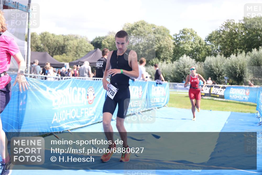 25.08.2024 - Elbe Triathlon Hamburg H.Heesch http://msf.ph/oto/6880627 25.08.2024 12:26:49 Ziel 1484, 1728, 1732 meine-sportfotos.de