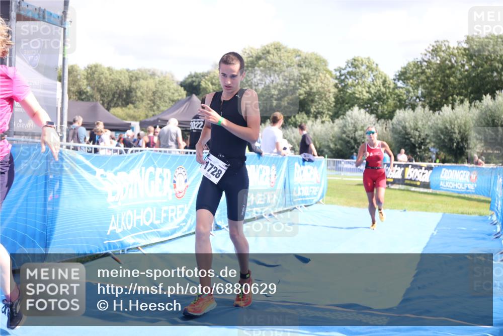25.08.2024 - Elbe Triathlon Hamburg H.Heesch http://msf.ph/oto/6880629 25.08.2024 12:26:49 Ziel 1484, 1728, 1732 meine-sportfotos.de
