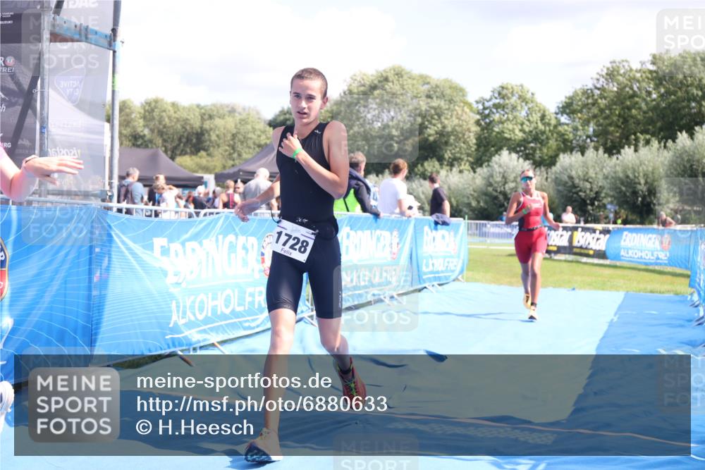 25.08.2024 - Elbe Triathlon Hamburg H.Heesch http://msf.ph/oto/6880633 25.08.2024 12:26:49 Ziel 1484, 1728, 1732 meine-sportfotos.de