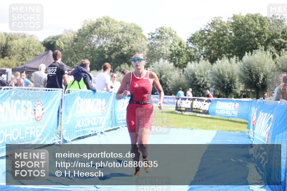25.08.2024 - Elbe Triathlon Hamburg H.Heesch http://msf.ph/oto/6880635 25.08.2024 12:26:50 Ziel 1484, 1728, 1732 meine-sportfotos.de
