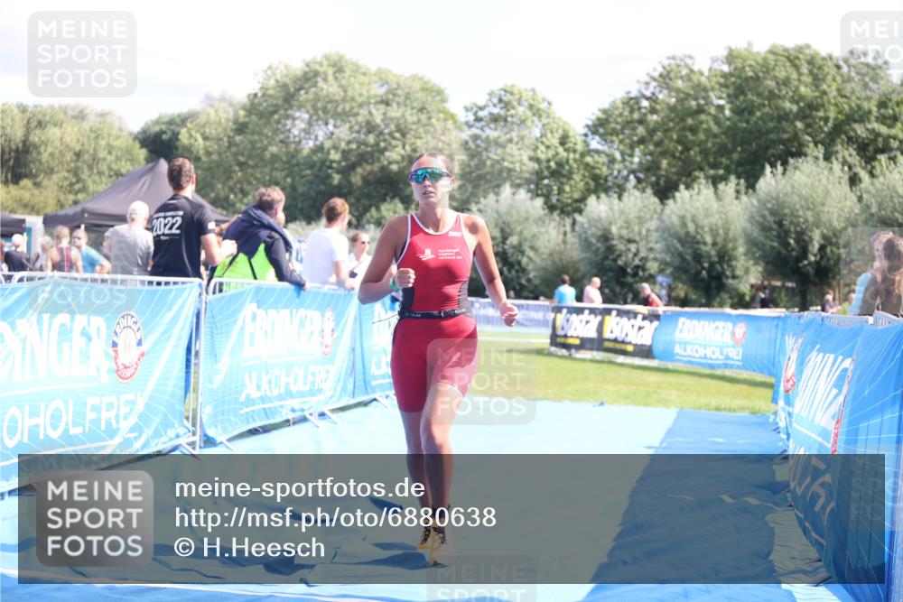 25.08.2024 - Elbe Triathlon Hamburg H.Heesch http://msf.ph/oto/6880638 25.08.2024 12:26:50 Ziel 1484, 1728, 1732 meine-sportfotos.de