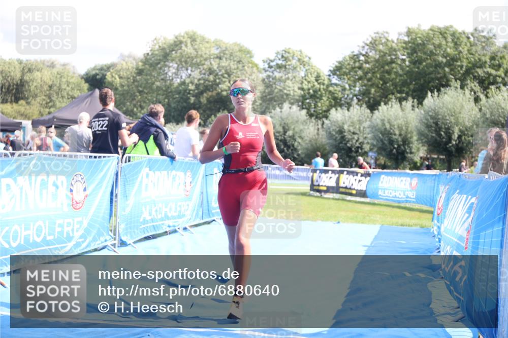 25.08.2024 - Elbe Triathlon Hamburg H.Heesch http://msf.ph/oto/6880640 25.08.2024 12:26:50 Ziel 1484, 1728, 1732 meine-sportfotos.de