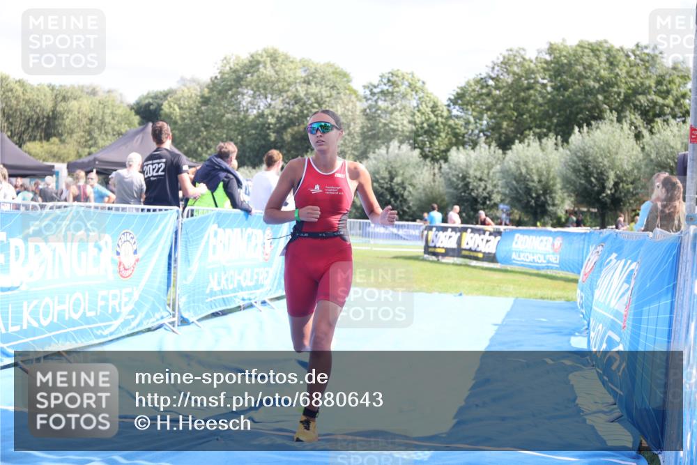 25.08.2024 - Elbe Triathlon Hamburg H.Heesch http://msf.ph/oto/6880643 25.08.2024 12:26:50 Ziel 1484, 1728, 1732 meine-sportfotos.de