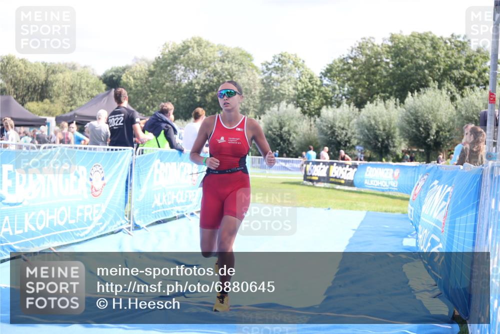 25.08.2024 - Elbe Triathlon Hamburg H.Heesch http://msf.ph/oto/6880645 25.08.2024 12:26:50 Ziel 1484, 1728, 1732 meine-sportfotos.de