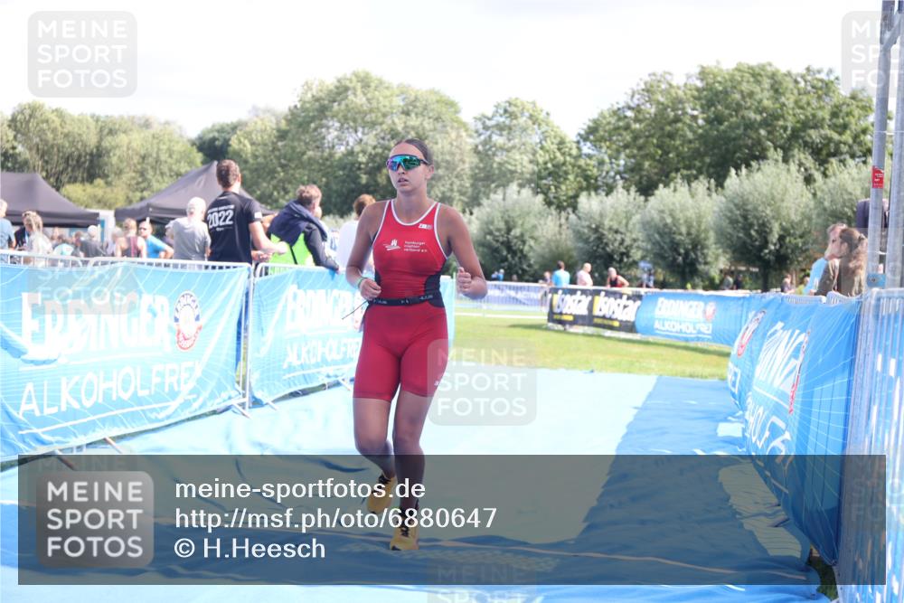 25.08.2024 - Elbe Triathlon Hamburg H.Heesch http://msf.ph/oto/6880647 25.08.2024 12:26:50 Ziel 1484, 1728, 1732 meine-sportfotos.de