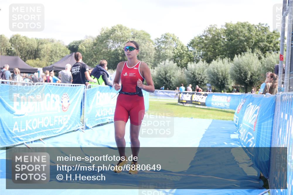 25.08.2024 - Elbe Triathlon Hamburg H.Heesch http://msf.ph/oto/6880649 25.08.2024 12:26:50 Ziel 1484, 1728, 1732 meine-sportfotos.de