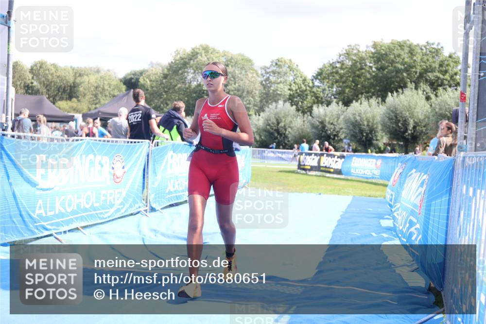 25.08.2024 - Elbe Triathlon Hamburg H.Heesch http://msf.ph/oto/6880651 25.08.2024 12:26:50 Ziel 1484, 1728, 1732 meine-sportfotos.de