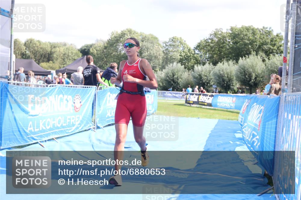 25.08.2024 - Elbe Triathlon Hamburg H.Heesch http://msf.ph/oto/6880653 25.08.2024 12:26:50 Ziel 1484, 1728, 1732 meine-sportfotos.de