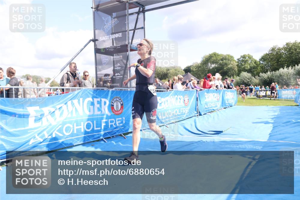 25.08.2024 - Elbe Triathlon Hamburg H.Heesch http://msf.ph/oto/6880654 25.08.2024 11:55:07 Ziel 1529, 1702 meine-sportfotos.de