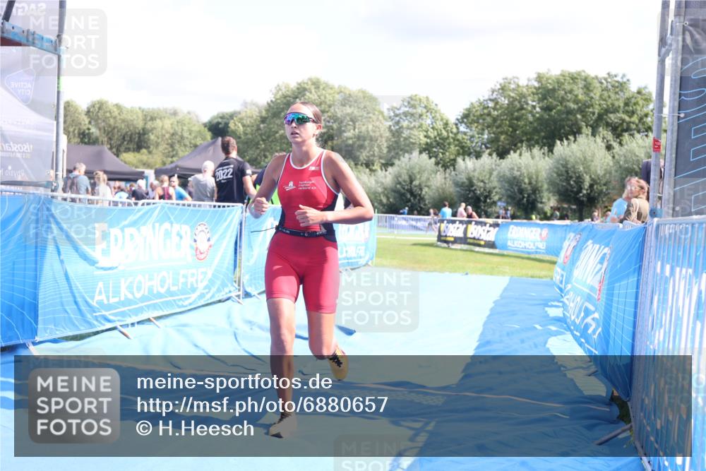 25.08.2024 - Elbe Triathlon Hamburg H.Heesch http://msf.ph/oto/6880657 25.08.2024 12:26:51 Ziel 1484, 1728, 1732 meine-sportfotos.de