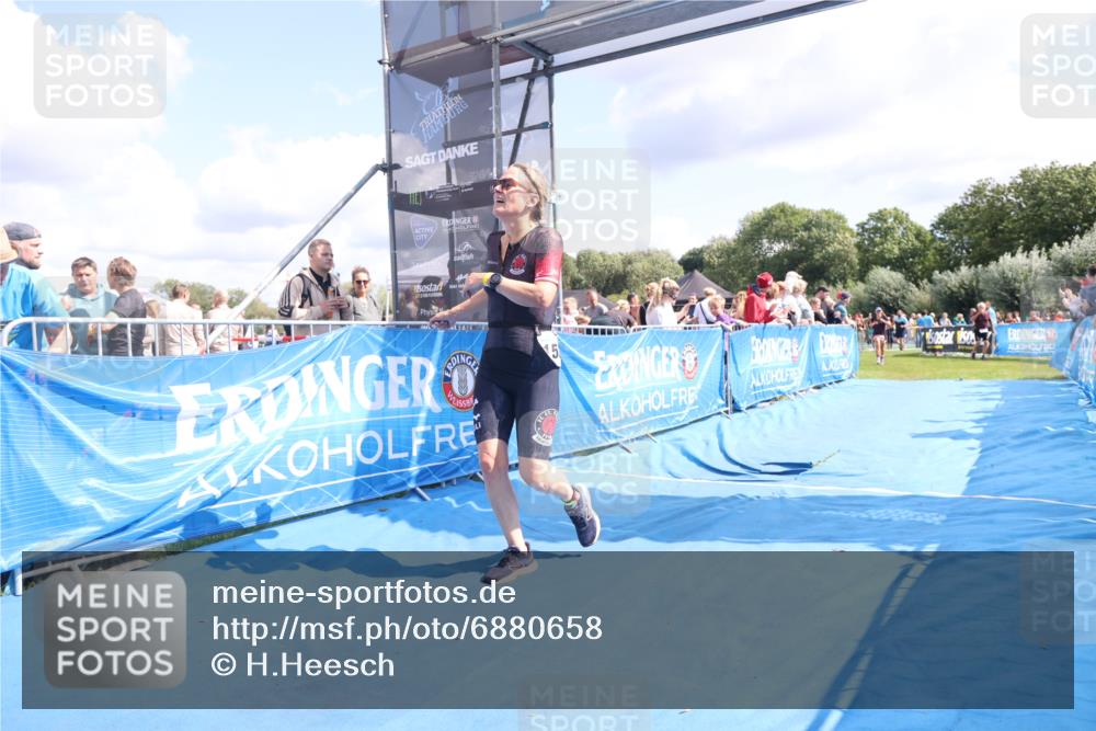 25.08.2024 - Elbe Triathlon Hamburg H.Heesch http://msf.ph/oto/6880658 25.08.2024 11:55:07 Ziel 1529, 1702 meine-sportfotos.de