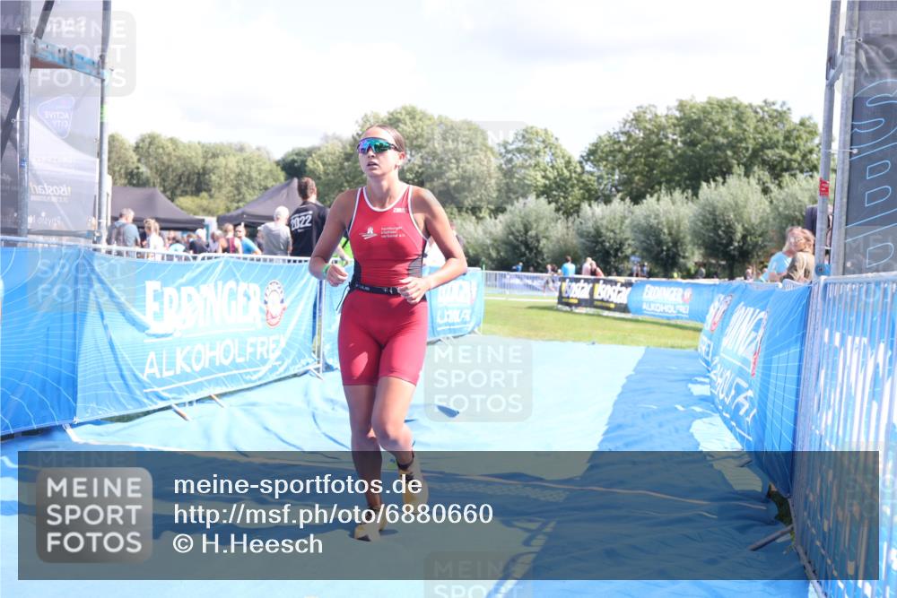 25.08.2024 - Elbe Triathlon Hamburg H.Heesch http://msf.ph/oto/6880660 25.08.2024 12:26:51 Ziel 1484, 1728, 1732 meine-sportfotos.de