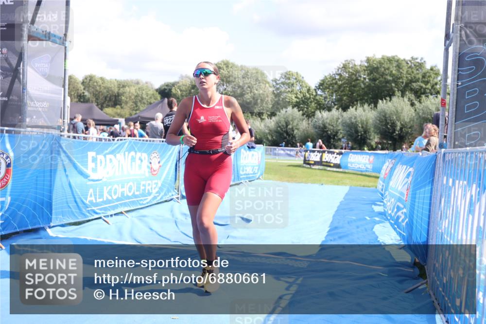 25.08.2024 - Elbe Triathlon Hamburg H.Heesch http://msf.ph/oto/6880661 25.08.2024 12:26:51 Ziel 1484, 1728, 1732 meine-sportfotos.de