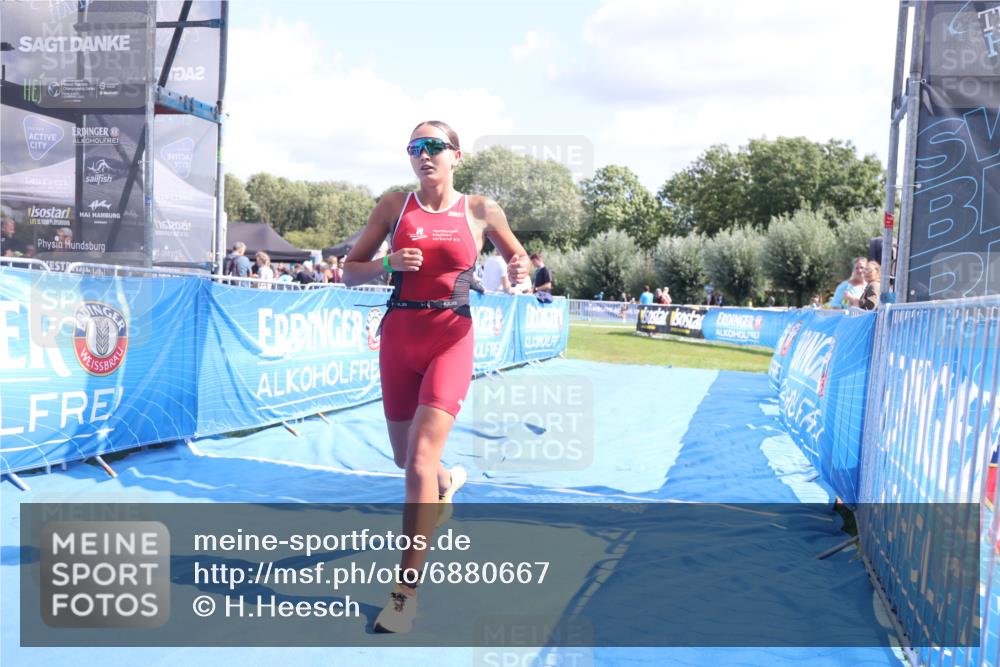 25.08.2024 - Elbe Triathlon Hamburg H.Heesch http://msf.ph/oto/6880667 25.08.2024 12:26:51 Ziel 1484, 1728, 1732 meine-sportfotos.de