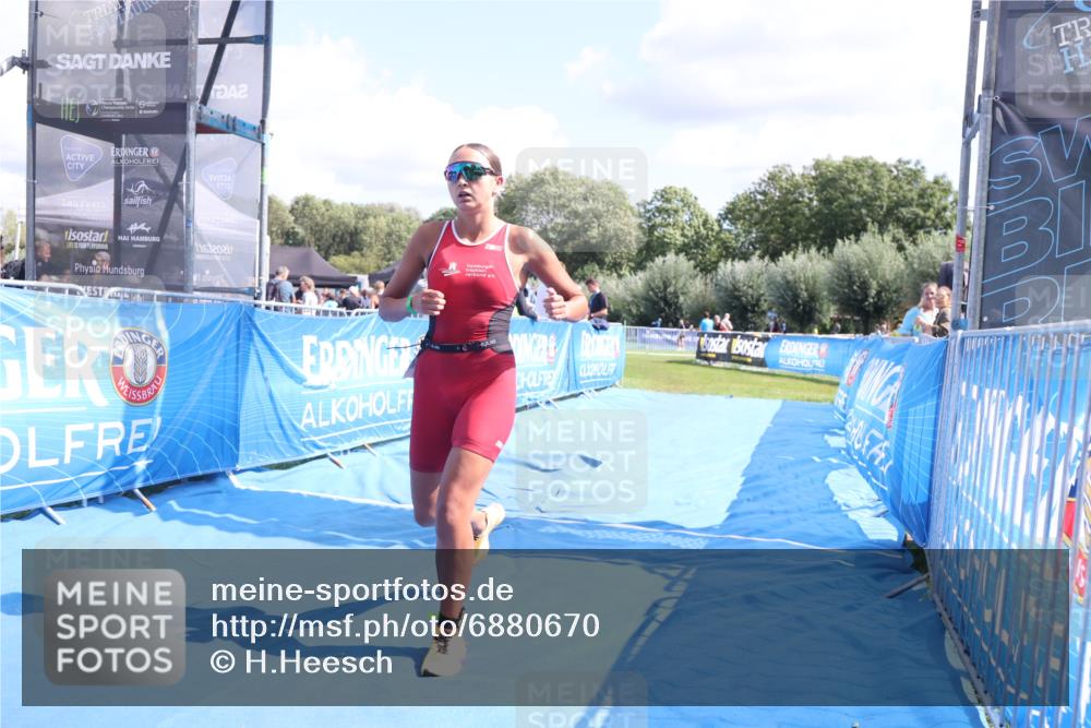 25.08.2024 - Elbe Triathlon Hamburg H.Heesch http://msf.ph/oto/6880670 25.08.2024 12:26:51 Ziel 1484, 1728, 1732 meine-sportfotos.de