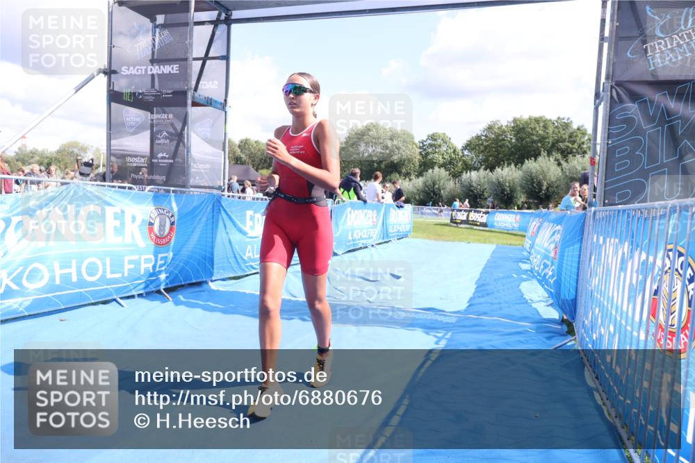 25.08.2024 - Elbe Triathlon Hamburg H.Heesch http://msf.ph/oto/6880676 25.08.2024 12:26:51 Ziel 1484, 1728, 1732 meine-sportfotos.de