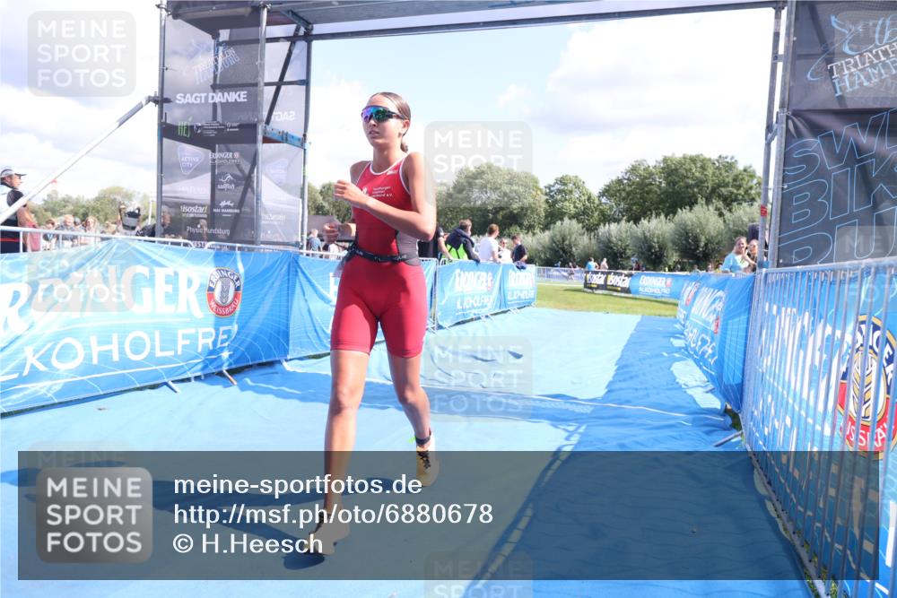25.08.2024 - Elbe Triathlon Hamburg H.Heesch http://msf.ph/oto/6880678 25.08.2024 12:26:51 Ziel 1484, 1728, 1732 meine-sportfotos.de