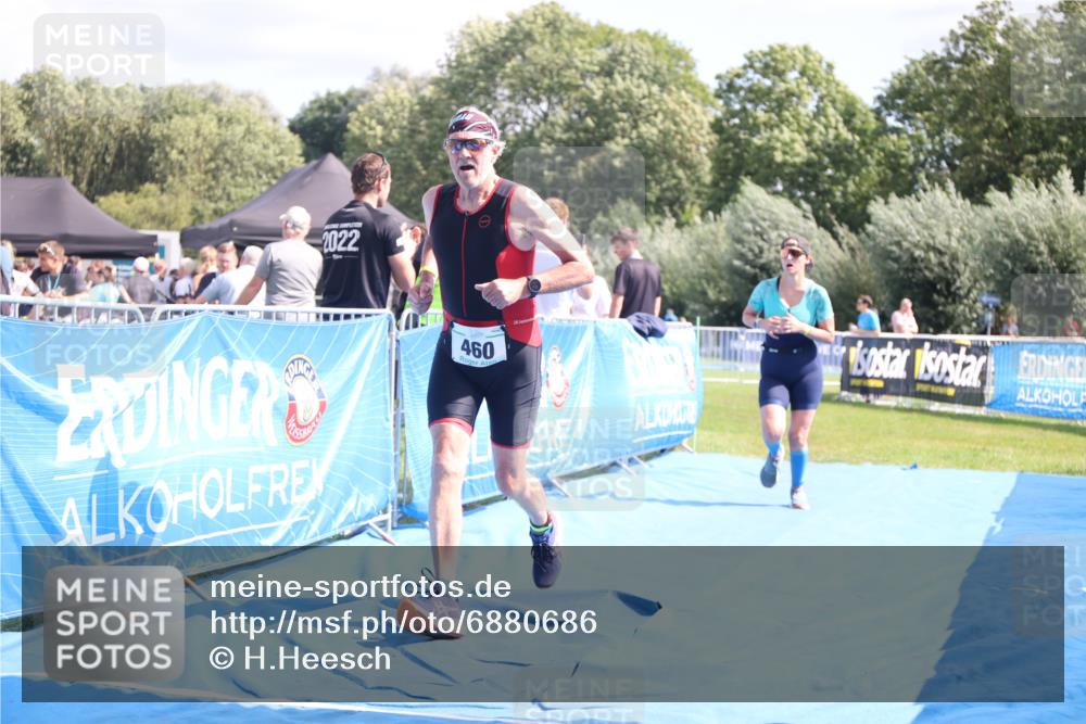 25.08.2024 - Elbe Triathlon Hamburg H.Heesch http://msf.ph/oto/6880686 25.08.2024 12:27:02 Ziel 460, 1494 meine-sportfotos.de