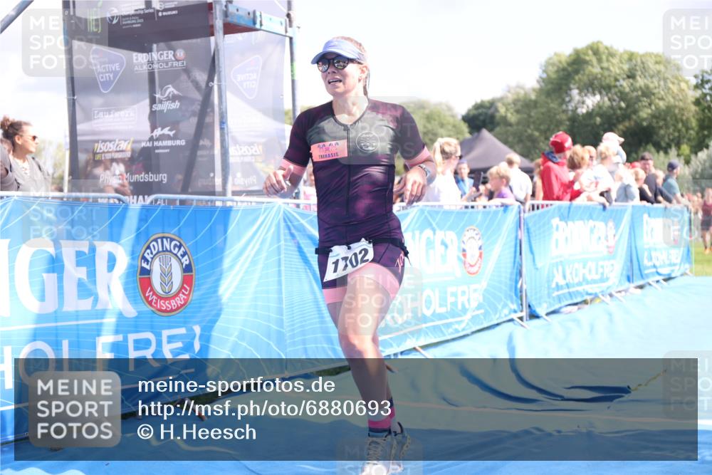 25.08.2024 - Elbe Triathlon Hamburg H.Heesch http://msf.ph/oto/6880693 25.08.2024 11:55:12 Ziel 540, 675, 1529, 1537, 1630, 1702 meine-sportfotos.de