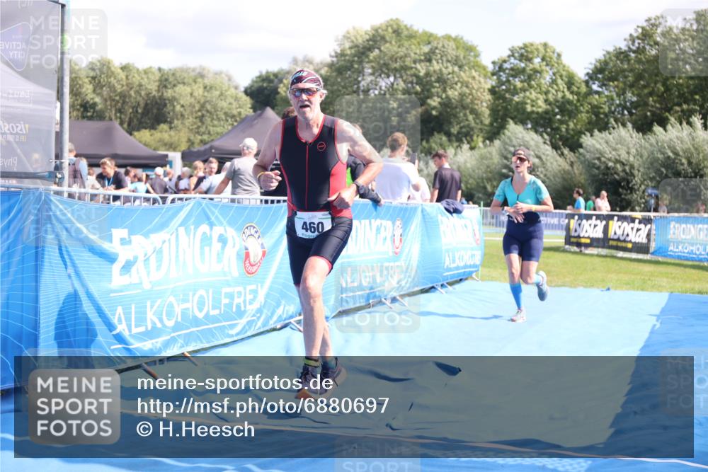 25.08.2024 - Elbe Triathlon Hamburg H.Heesch http://msf.ph/oto/6880697 25.08.2024 12:27:02 Ziel 460, 1494 meine-sportfotos.de