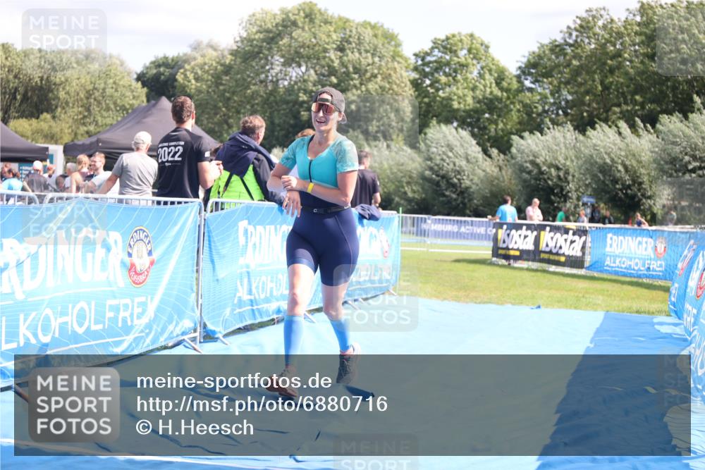 25.08.2024 - Elbe Triathlon Hamburg H.Heesch http://msf.ph/oto/6880716 25.08.2024 12:27:03 Ziel 460, 1494 meine-sportfotos.de