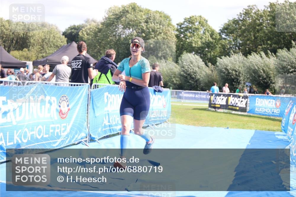 25.08.2024 - Elbe Triathlon Hamburg H.Heesch http://msf.ph/oto/6880719 25.08.2024 12:27:04 Ziel 460, 1494 meine-sportfotos.de