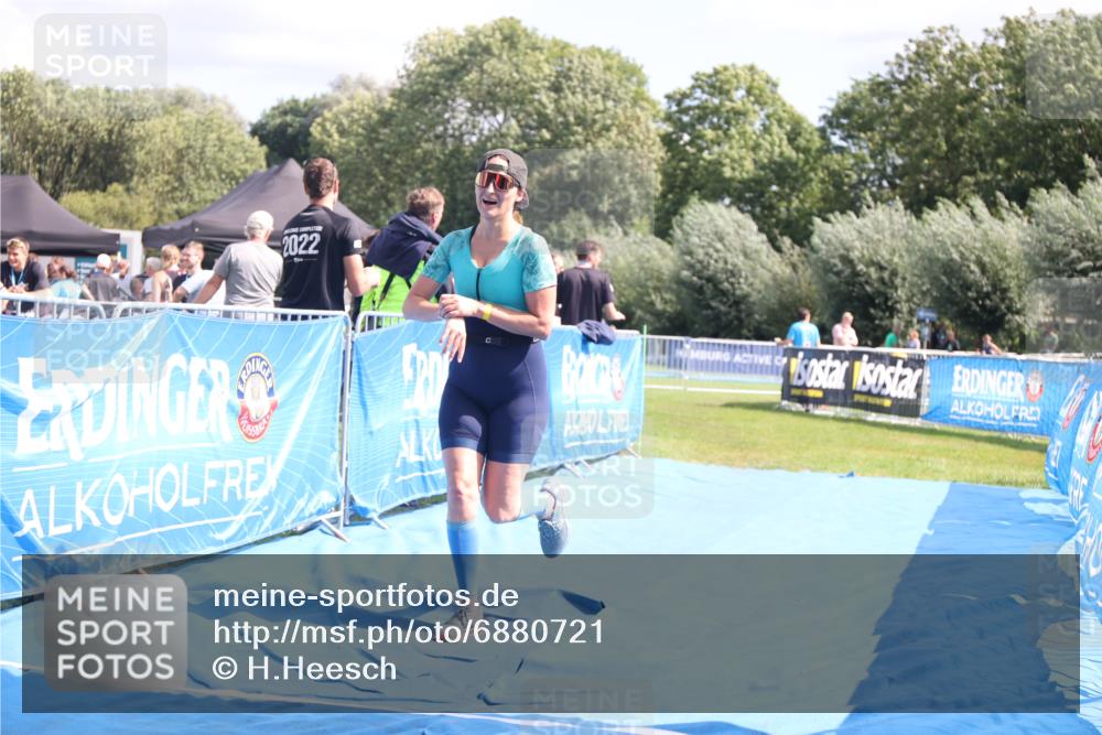 25.08.2024 - Elbe Triathlon Hamburg H.Heesch http://msf.ph/oto/6880721 25.08.2024 12:27:04 Ziel 460, 1494 meine-sportfotos.de