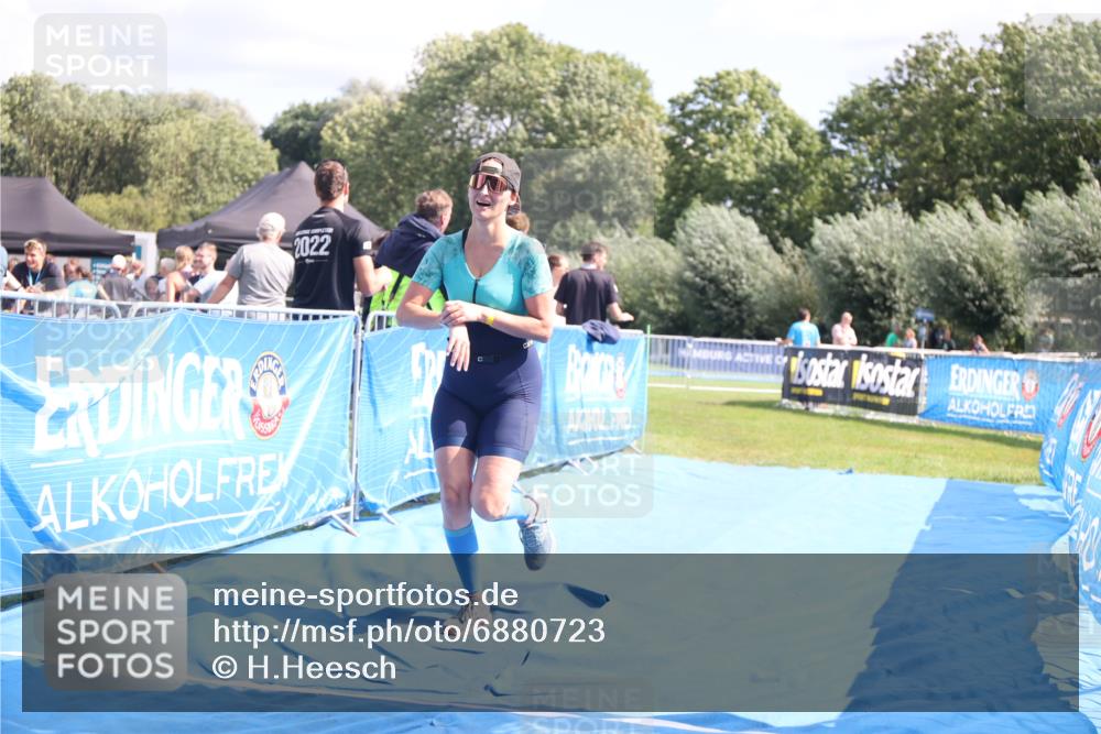 25.08.2024 - Elbe Triathlon Hamburg H.Heesch http://msf.ph/oto/6880723 25.08.2024 12:27:04 Ziel 460, 1494 meine-sportfotos.de