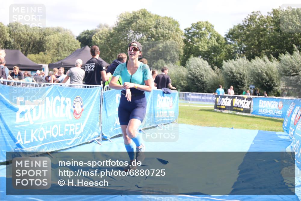 25.08.2024 - Elbe Triathlon Hamburg H.Heesch http://msf.ph/oto/6880725 25.08.2024 12:27:04 Ziel 460, 1494 meine-sportfotos.de