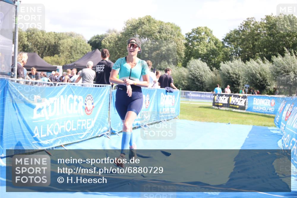 25.08.2024 - Elbe Triathlon Hamburg H.Heesch http://msf.ph/oto/6880729 25.08.2024 12:27:04 Ziel 460, 1494 meine-sportfotos.de