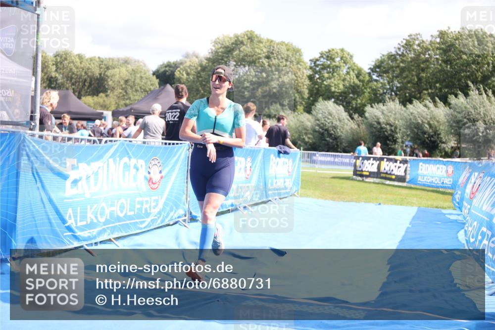 25.08.2024 - Elbe Triathlon Hamburg H.Heesch http://msf.ph/oto/6880731 25.08.2024 12:27:04 Ziel 460, 1494 meine-sportfotos.de