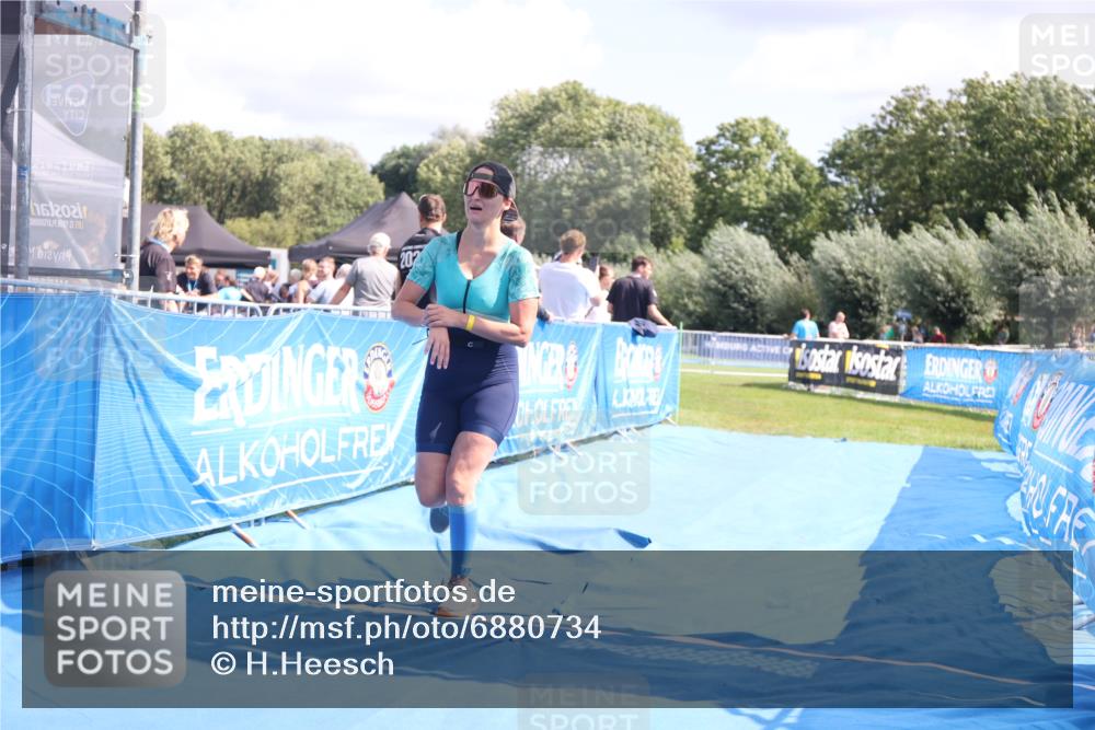 25.08.2024 - Elbe Triathlon Hamburg H.Heesch http://msf.ph/oto/6880734 25.08.2024 12:27:04 Ziel 460, 1494 meine-sportfotos.de