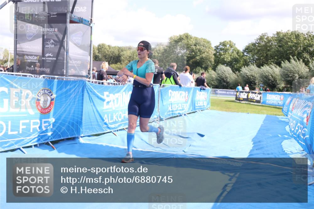 25.08.2024 - Elbe Triathlon Hamburg H.Heesch http://msf.ph/oto/6880745 25.08.2024 12:27:04 Ziel 460, 1494 meine-sportfotos.de