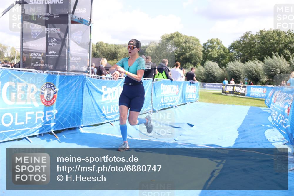 25.08.2024 - Elbe Triathlon Hamburg H.Heesch http://msf.ph/oto/6880747 25.08.2024 12:27:04 Ziel 460, 1494 meine-sportfotos.de