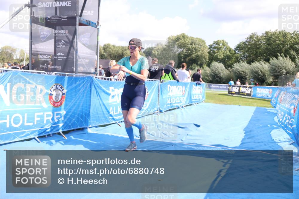 25.08.2024 - Elbe Triathlon Hamburg H.Heesch http://msf.ph/oto/6880748 25.08.2024 12:27:04 Ziel 460, 1494 meine-sportfotos.de