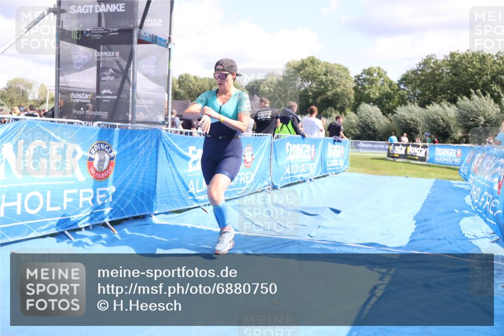 25.08.2024 - Elbe Triathlon Hamburg H.Heesch http://msf.ph/oto/6880750 25.08.2024 12:27:04 Ziel 460, 1494 meine-sportfotos.de