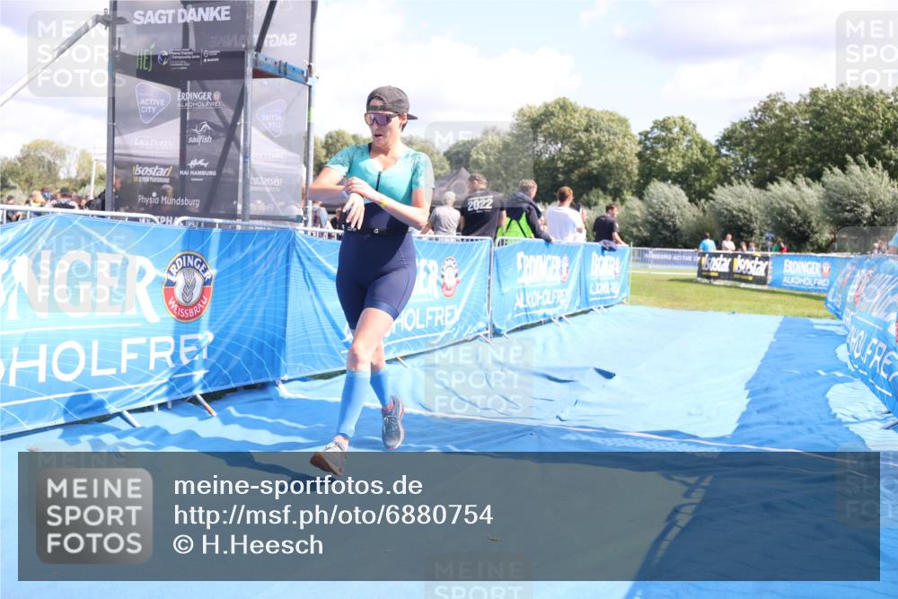 25.08.2024 - Elbe Triathlon Hamburg H.Heesch http://msf.ph/oto/6880754 25.08.2024 12:27:05 Ziel 460, 1494 meine-sportfotos.de