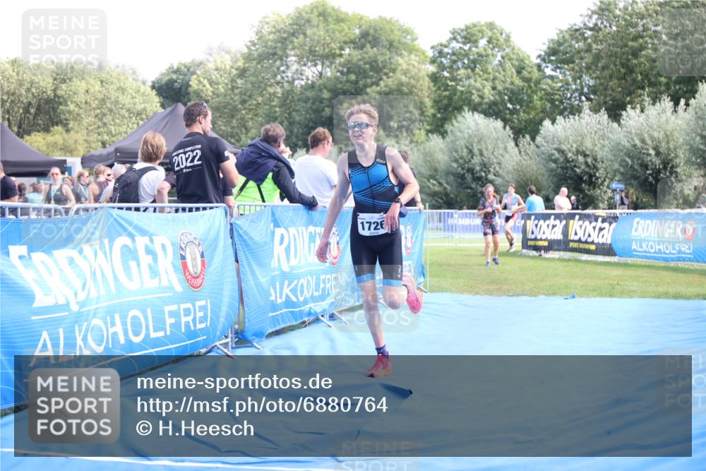 25.08.2024 - Elbe Triathlon Hamburg H.Heesch http://msf.ph/oto/6880764 25.08.2024 12:27:18 Ziel 1531, 1726, 1727 meine-sportfotos.de