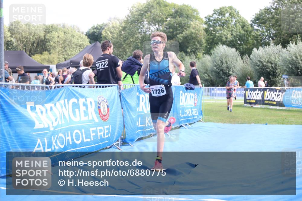 25.08.2024 - Elbe Triathlon Hamburg H.Heesch http://msf.ph/oto/6880775 25.08.2024 12:27:18 Ziel 1531, 1726, 1727 meine-sportfotos.de