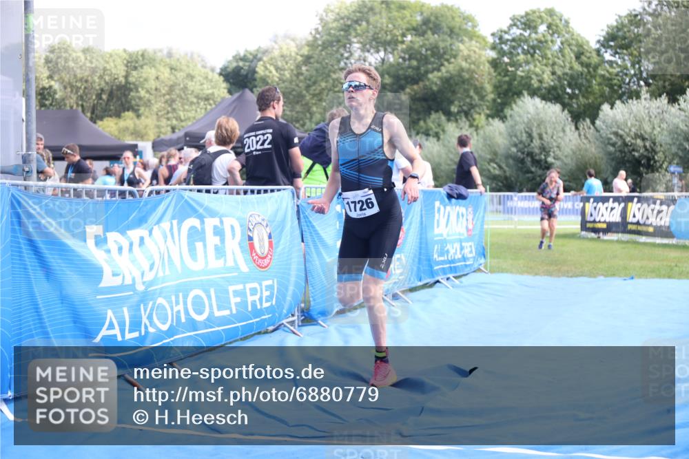 25.08.2024 - Elbe Triathlon Hamburg H.Heesch http://msf.ph/oto/6880779 25.08.2024 12:27:18 Ziel 1531, 1726, 1727 meine-sportfotos.de