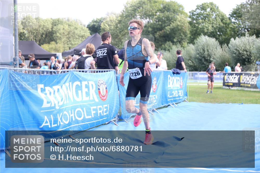 25.08.2024 - Elbe Triathlon Hamburg H.Heesch http://msf.ph/oto/6880781 25.08.2024 12:27:18 Ziel 1531, 1726, 1727 meine-sportfotos.de