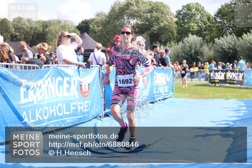 25.08.2024 - Elbe Triathlon Hamburg H.Heesch http://msf.ph/oto/6880846 25.08.2024 11:55:28 Ziel 515, 1643, 1692 meine-sportfotos.de