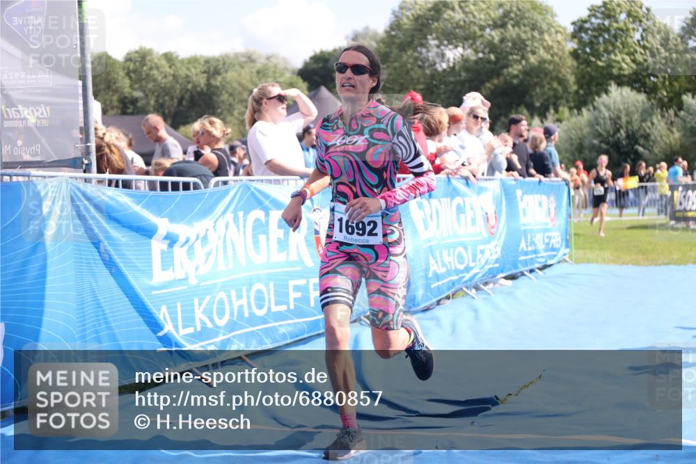 25.08.2024 - Elbe Triathlon Hamburg H.Heesch http://msf.ph/oto/6880857 25.08.2024 11:55:28 Ziel 515, 1643, 1692 meine-sportfotos.de
