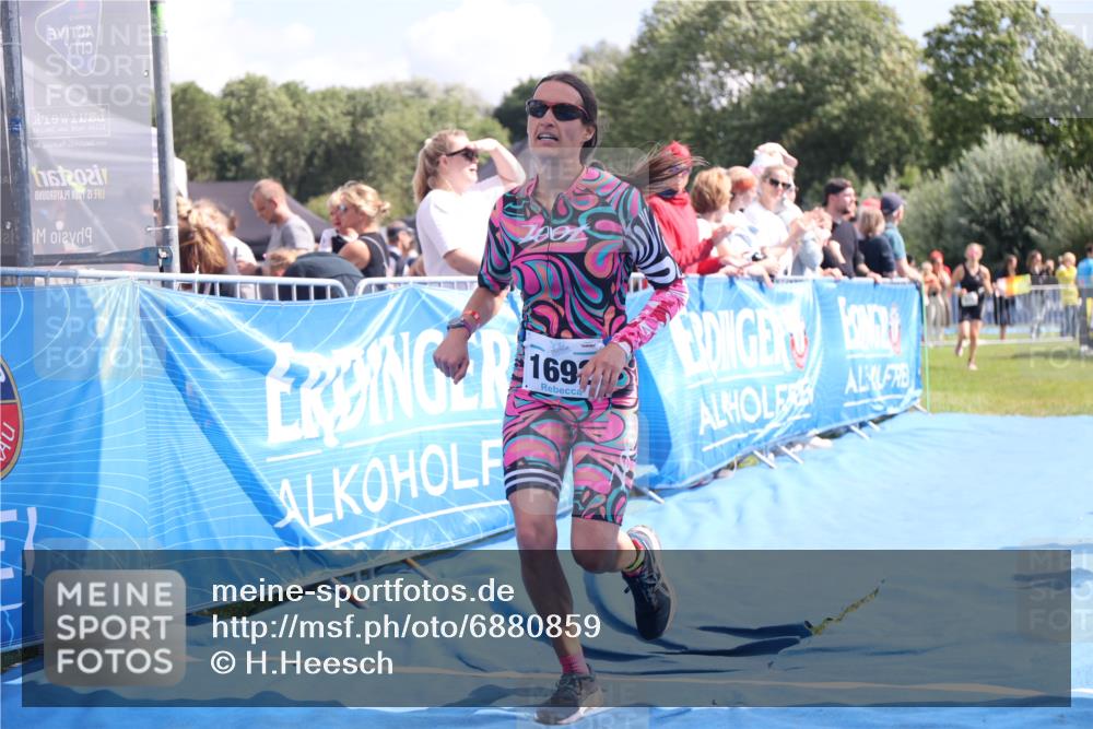 25.08.2024 - Elbe Triathlon Hamburg H.Heesch http://msf.ph/oto/6880859 25.08.2024 11:55:28 Ziel 515, 1643, 1692 meine-sportfotos.de