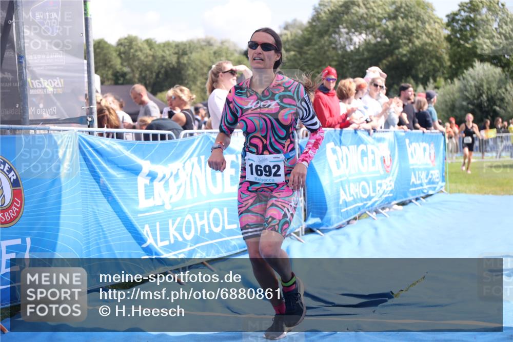 25.08.2024 - Elbe Triathlon Hamburg H.Heesch http://msf.ph/oto/6880861 25.08.2024 11:55:28 Ziel 515, 1643, 1692 meine-sportfotos.de