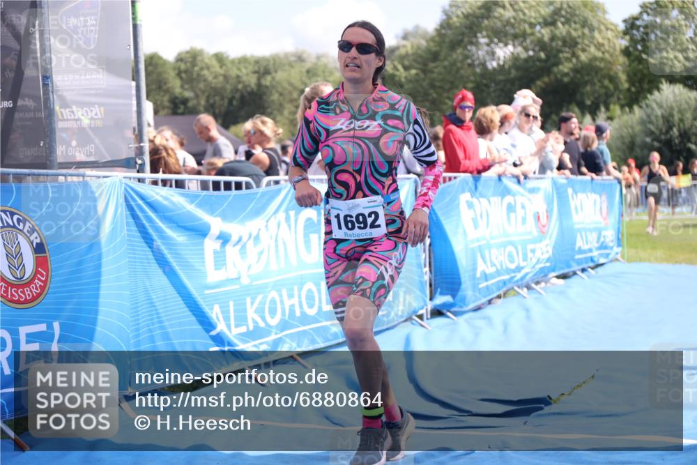 25.08.2024 - Elbe Triathlon Hamburg H.Heesch http://msf.ph/oto/6880864 25.08.2024 11:55:28 Ziel 515, 1643, 1692 meine-sportfotos.de
