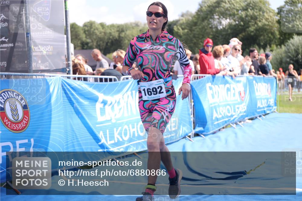 25.08.2024 - Elbe Triathlon Hamburg H.Heesch http://msf.ph/oto/6880866 25.08.2024 11:55:28 Ziel 515, 1643, 1692 meine-sportfotos.de